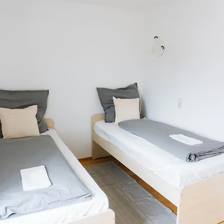 Apartment Mit Balkon